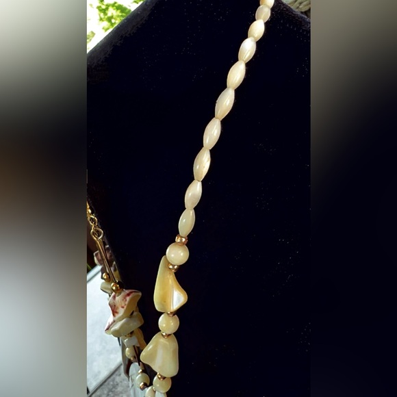 Vintage Carved Mother of Pearl Beaded Necklace Adorned w/MOP Feathers/leafs 🪶🍂 - Picture 2 of 6